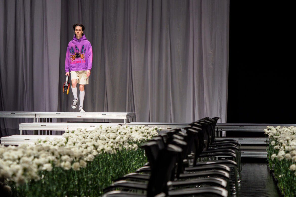 Rakuten Fashion Week Tokyo 2023のTENDER PERSONランウェイ装花に参加。